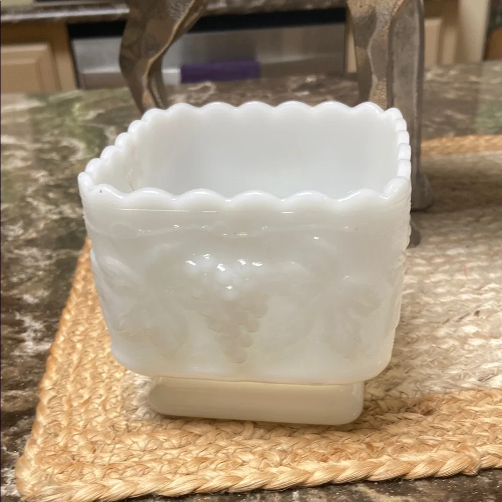 White Square Milk Glass Planter grapes grapevine design pattern - Picture 1 of 5
